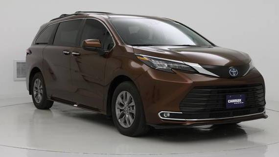 TOYOTA SIENNA 2024 5TDYRKEC4RS186630 image