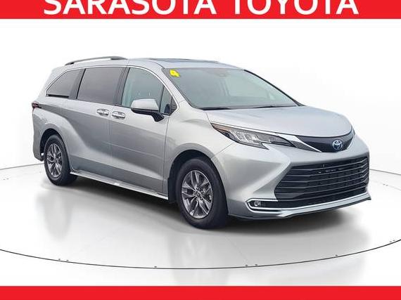 TOYOTA SIENNA 2024 5TDYRKEC4RS186109 image TOYOTA SIENNA 2024 5TDYRKEC4RS186109 image