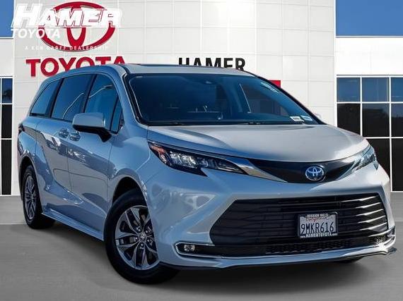 TOYOTA SIENNA 2024 5TDYRKEC1RS206798 image