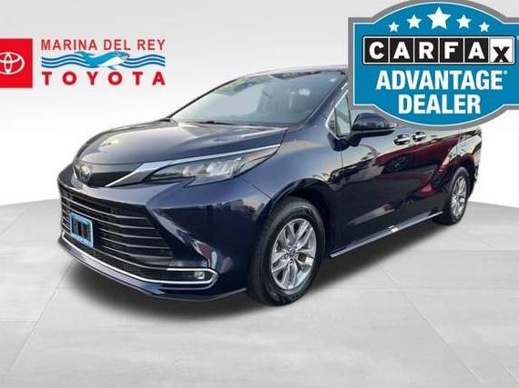 TOYOTA SIENNA 2024 5TDYRKEC1RS212035 image