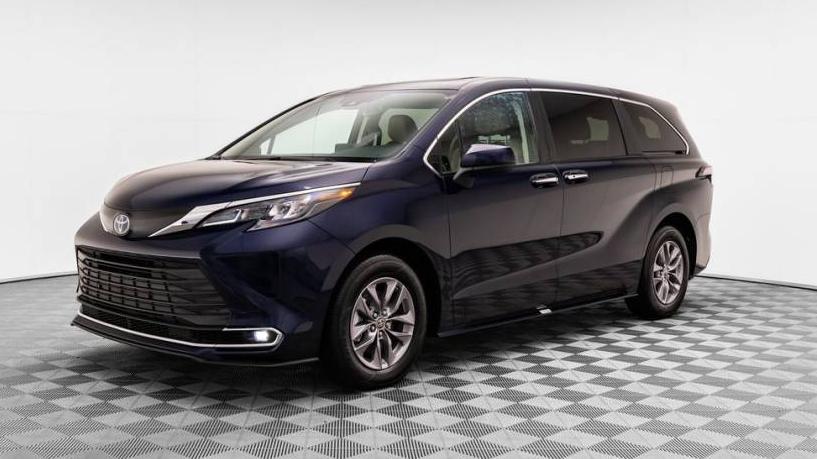 TOYOTA SIENNA 2024 5TDYRKEC6RS196799 image