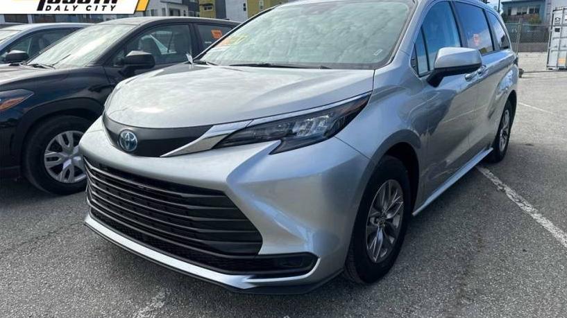 TOYOTA SIENNA 2024 5TDKRKEC6RS180303 image