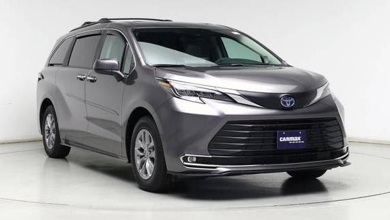 TOYOTA SIENNA 2024 5TDJSKFC4RS147699 image