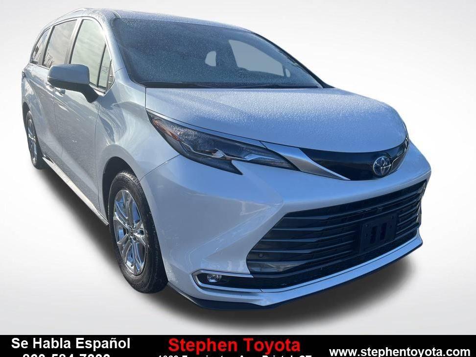 TOYOTA SIENNA 2024 5TDESKFC4RS127647 image