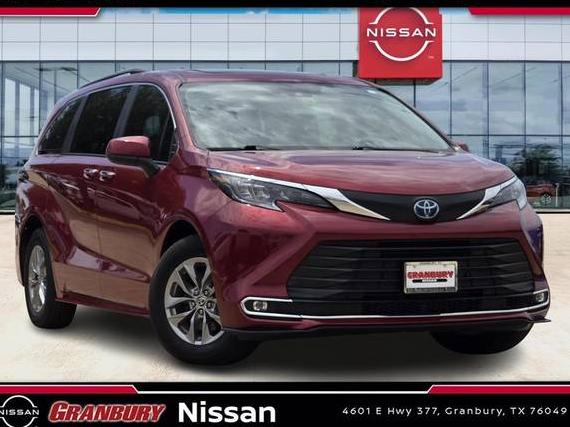 TOYOTA SIENNA 2024 5TDYRKEC9RS224451 image