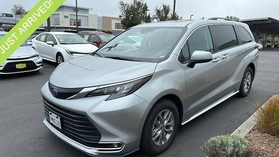 TOYOTA SIENNA 2024 5TDYRKEC1RS208566 image
