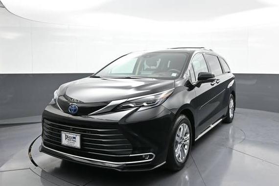 TOYOTA SIENNA 2024 5TDESKFC9RS141897 image