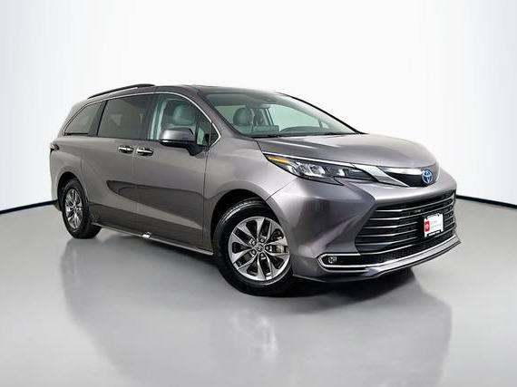 TOYOTA SIENNA 2024 5TDYRKEC9RS188650 image