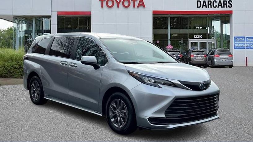 TOYOTA SIENNA 2024 5TDKRKEC2RS180699 image