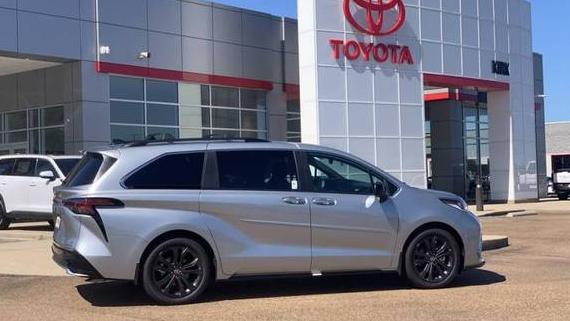 TOYOTA SIENNA 2024 5TDXRKEC9RS210481 image