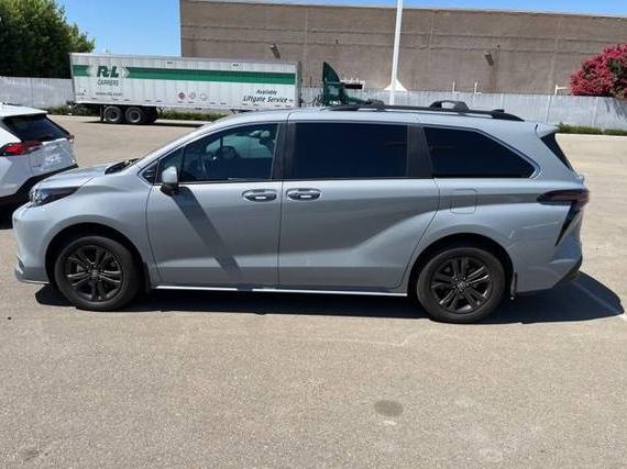 TOYOTA SIENNA 2024 5TDCSKFC4RS129101 image
