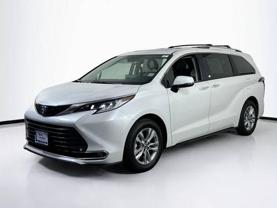 TOYOTA SIENNA 2024 5TDZSKFC1RS149722 image