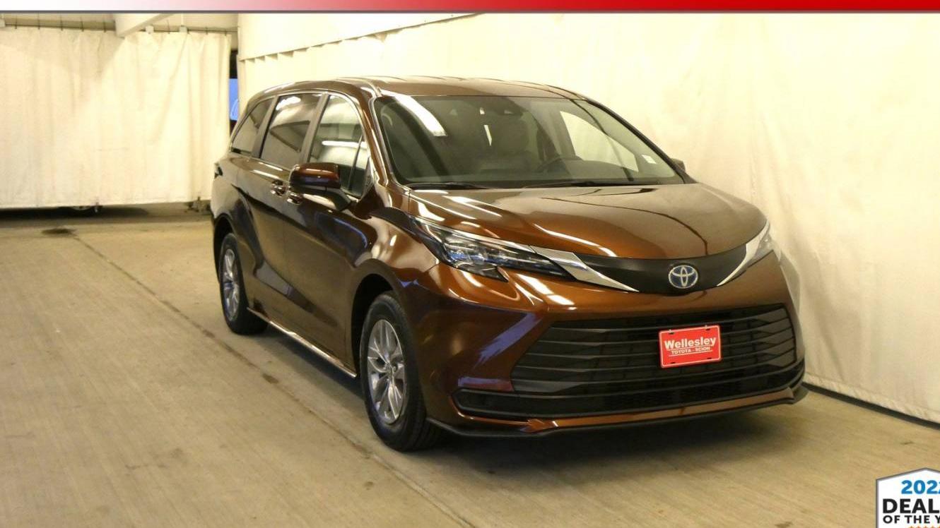 TOYOTA SIENNA 2024 5TDKRKEC0RS201551 image