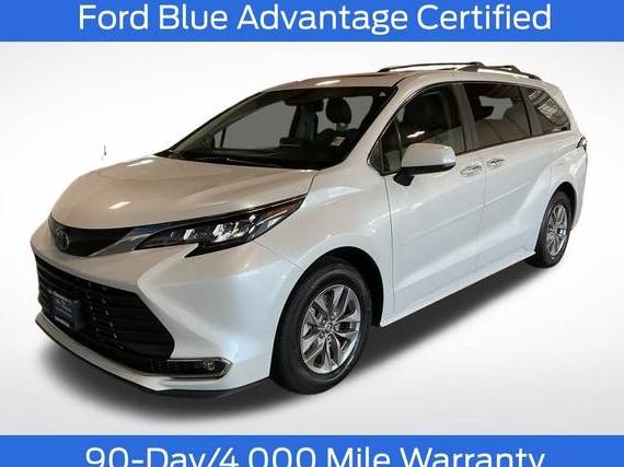TOYOTA SIENNA 2024 5TDJSKFC6RS148031 image
