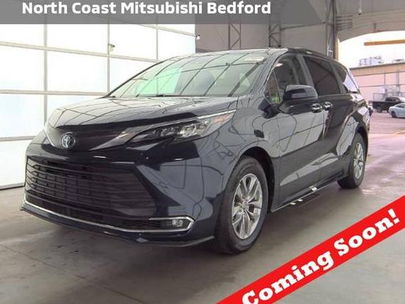 TOYOTA SIENNA 2024 5TDYRKEC7RS208796 image