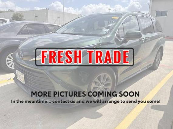 TOYOTA SIENNA 2024 5TDKRKEC1RS201445 image