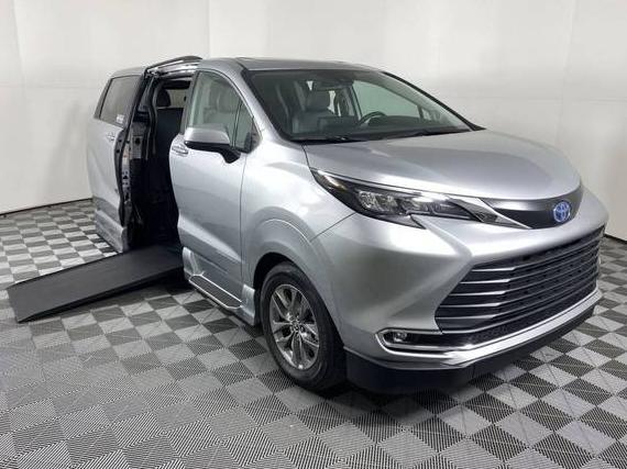 TOYOTA SIENNA 2024 5TDJSKFC2RS125071 image