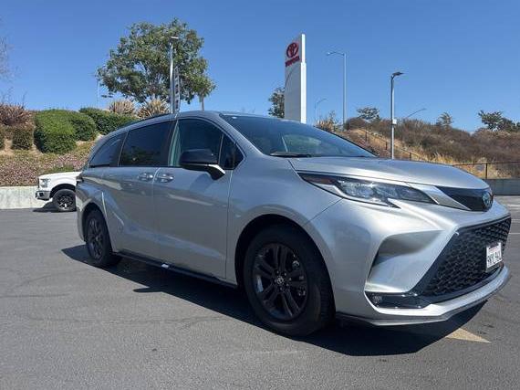 TOYOTA SIENNA 2024 5TDDSKFC4RS140779 image