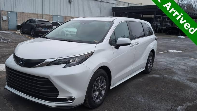 TOYOTA SIENNA 2024 5TDYRKEC4RS200834 image