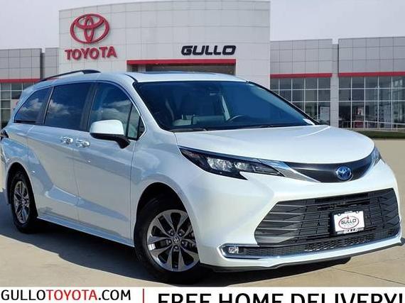 TOYOTA SIENNA 2024 5TDYRKEC0RS181893 image