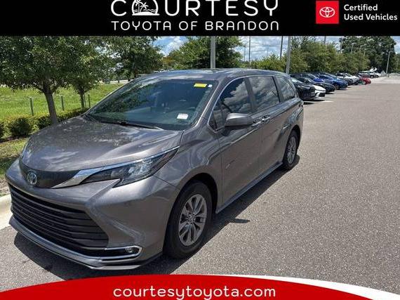 TOYOTA SIENNA 2024 5TDYRKEC2RS190529 image
