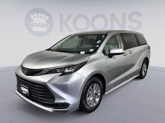 TOYOTA SIENNA 2024 5TDKRKEC2RS205908 image