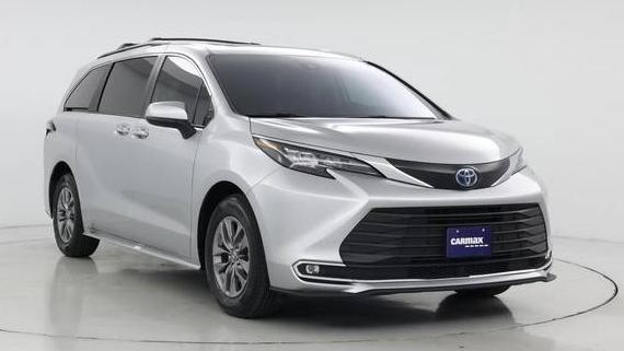 TOYOTA SIENNA 2024 5TDJRKEC3RS192324 image