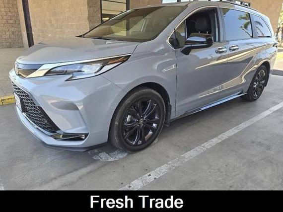 TOYOTA SIENNA 2024 5TDDRKEC0RS205754 image