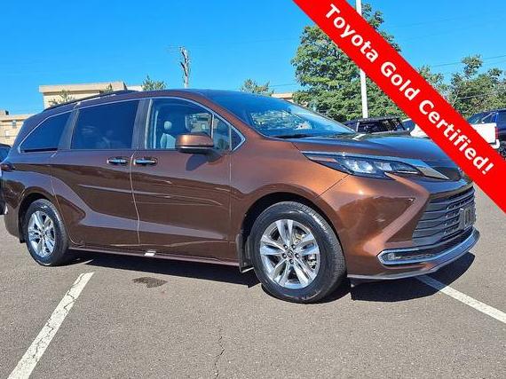 TOYOTA SIENNA 2024 5TDJSKFC4RS143913 image