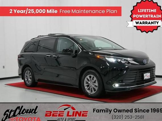 TOYOTA SIENNA 2024 5TDYRKEC1RS184138 image