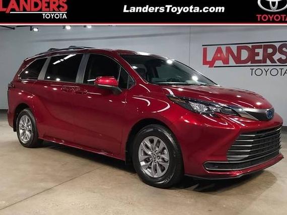 TOYOTA SIENNA 2024 5TDKRKEC0RS218642 image