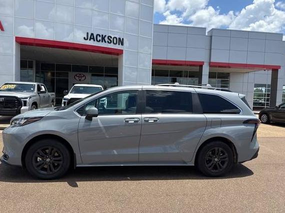 TOYOTA SIENNA 2024 5TDCSKFC7RS144031 image