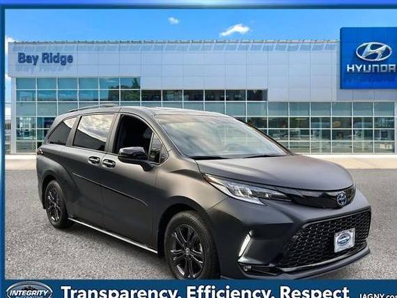 TOYOTA SIENNA 2024 5TDDSKFC1RS141646 image