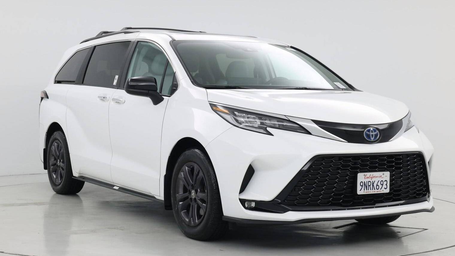 TOYOTA SIENNA 2024 5TDDSKFC7RS141957 image