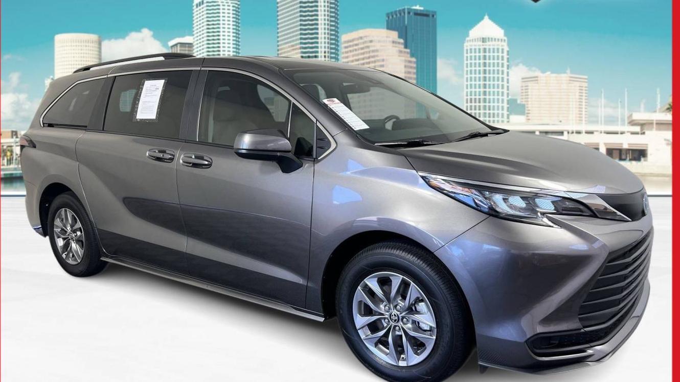 TOYOTA SIENNA 2024 5TDKRKEC1RS185151 image