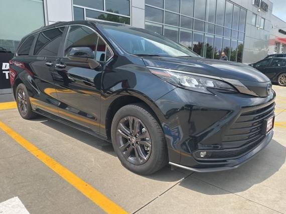 TOYOTA SIENNA 2024 5TDCSKFC7RS137466 image