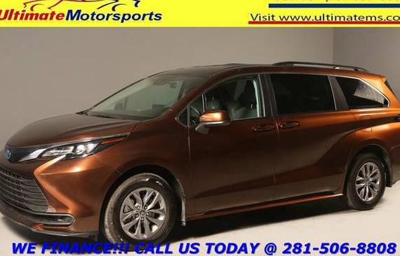 TOYOTA SIENNA 2024 5TDKRKEC9RS217859 image