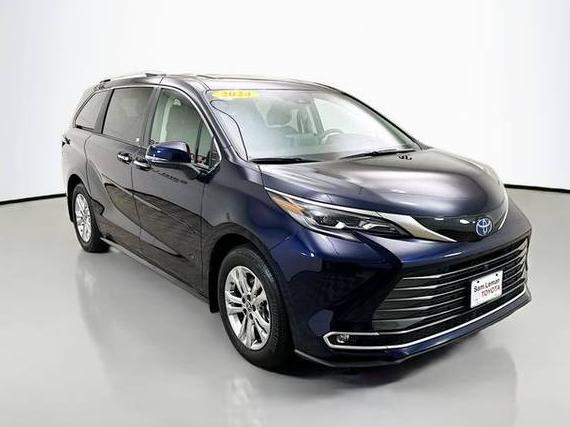 TOYOTA SIENNA 2024 5TDESKFC1RS126617 image