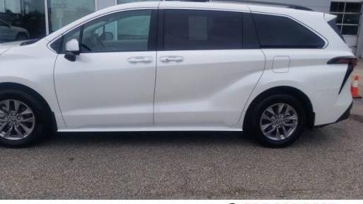 TOYOTA SIENNA 2024 5TDYRKEC4RS185932 image