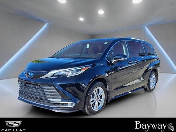TOYOTA SIENNA 2024 5TDESKFC7RS147987 image