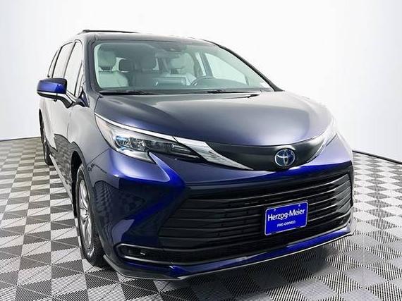 TOYOTA SIENNA 2024 5TDKSKFC3RS108459 image