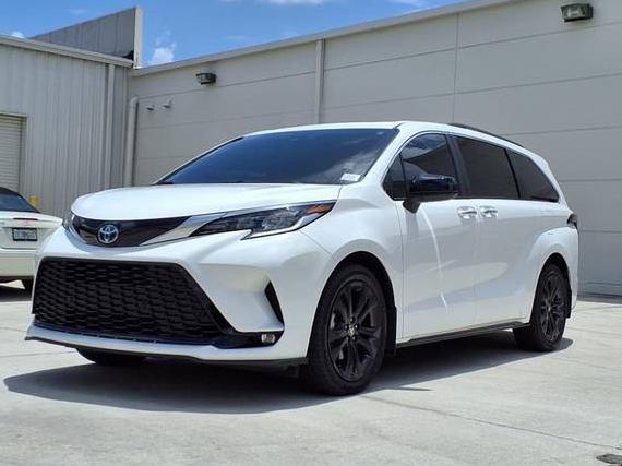 TOYOTA SIENNA 2024 5TDDRKECXRS222965 image