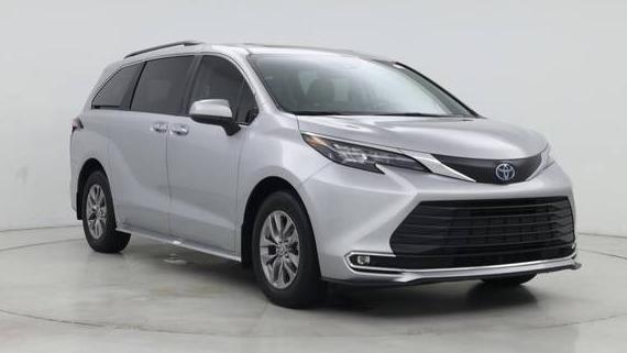 TOYOTA SIENNA 2024 5TDYRKEC0RS219459 image