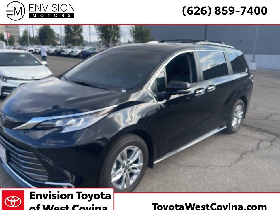 TOYOTA SIENNA 2024 5TDZSKFC1RS129874 image