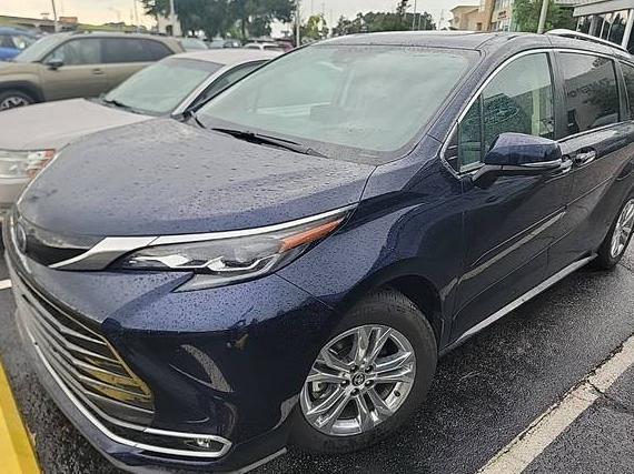 TOYOTA SIENNA 2024 5TDESKFC8RS125819 image