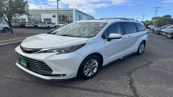 TOYOTA SIENNA 2024 5TDESKFC8RS147643 image