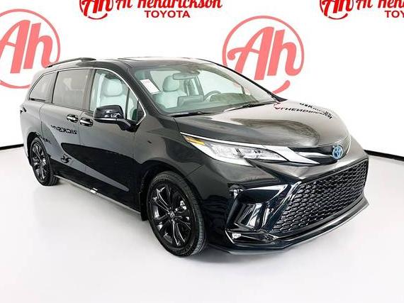 TOYOTA SIENNA 2024 5TDDRKEC3RS182521 image