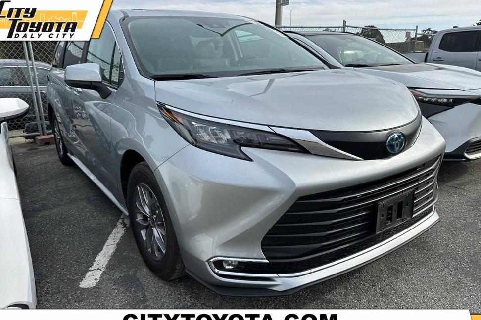 TOYOTA SIENNA 2024 5TDYRKECXRS189659 image