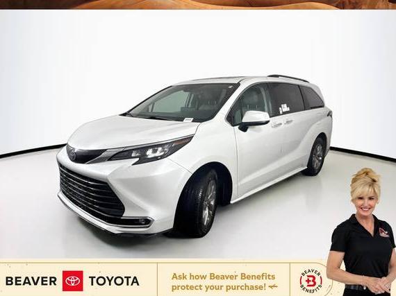 TOYOTA SIENNA 2024 5TDYRKEC9RS202949 image