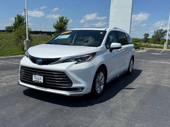 TOYOTA SIENNA 2024 5TDESKFC1RS140677 image